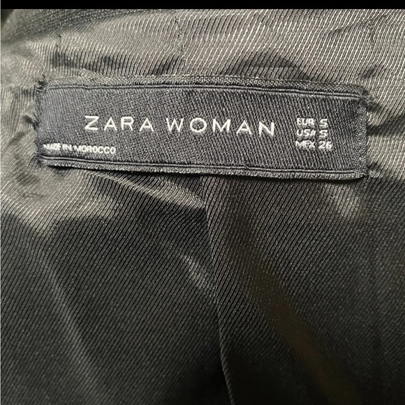 Zara black long fitted jacket with side zipper. - Picture 2 of 3